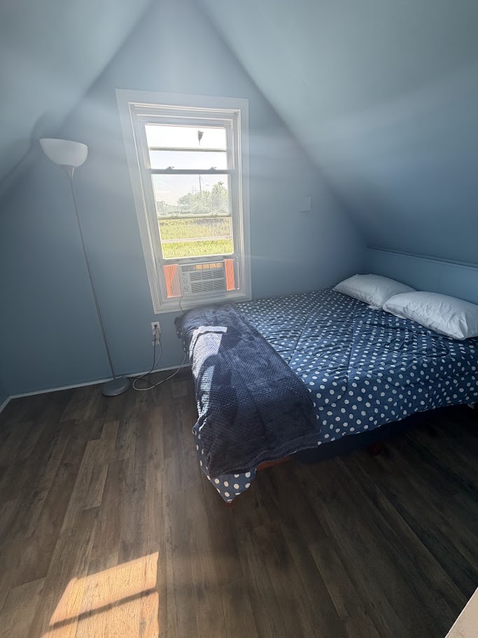 Third bedroom with twin beds